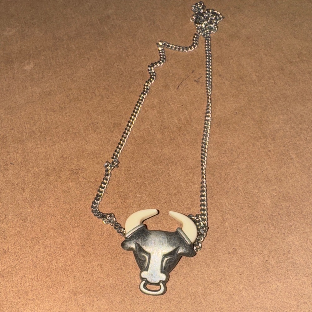 VTG AVON Silver Tone Bull Pendant Necklace